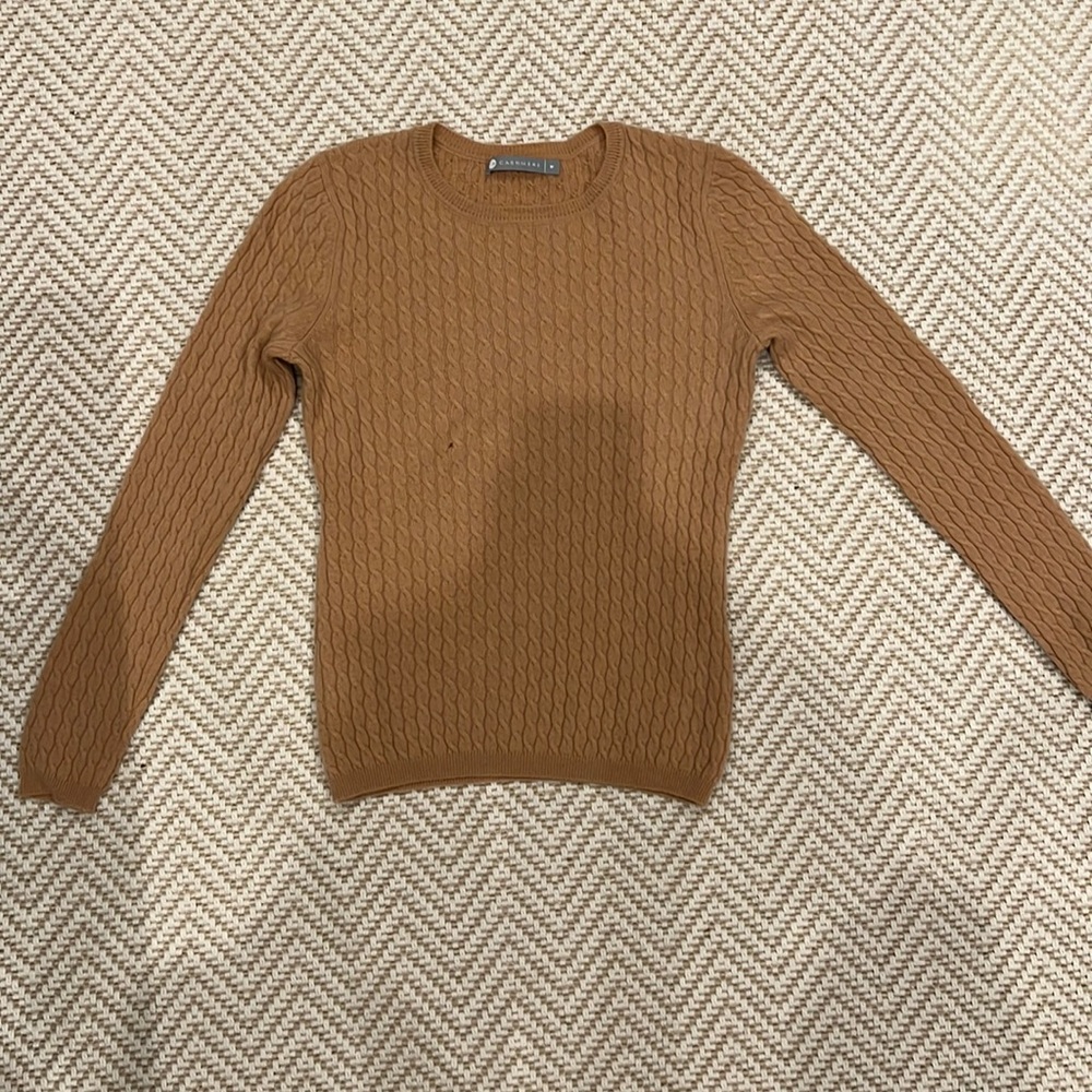 Sand-tan 100% cashmere cableknit crew neck sweater